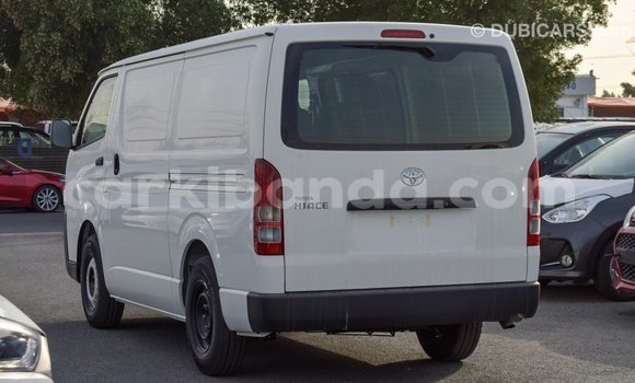 Gura Imported Toyota Hiace White Imodoka i Import - Dubai mu Uganda Gura Imported Toyota Hiace White Imodoka i Import - Dubai mu Uganda