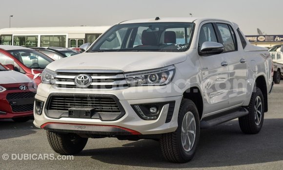 Gura Imported Toyota Hilux White Imodoka i Import - Dubai mu Uganda Gura Imported Toyota Hilux White Imodoka i Import - Dubai mu Uganda