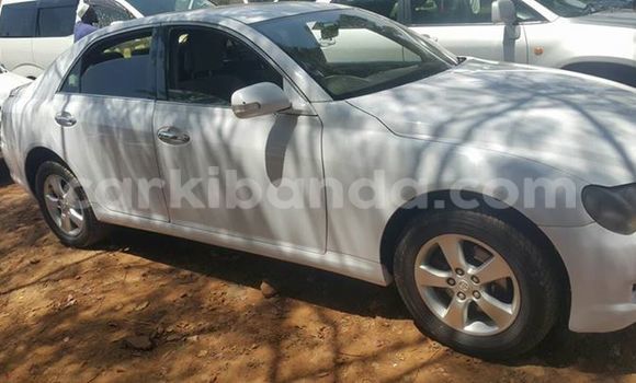 Gura Yakoze Toyota Mark X White Imodoka i Kampala mu Uganda Gura Yakoze Toyota Mark X White Imodoka i Kampala mu Uganda