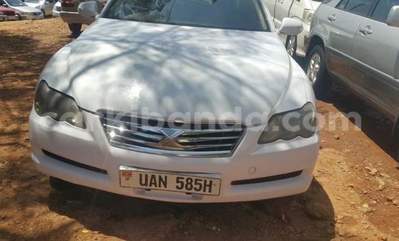 Gura Yakoze Toyota Mark X White Imodoka i Kampala mu Uganda Gura Yakoze Toyota Mark X White Imodoka i Kampala mu Uganda