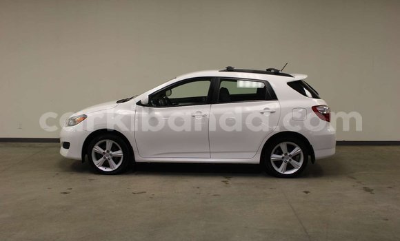 Gura Yakoze Toyota RAV4 White Imodoka i Kampala mu Uganda Gura Yakoze Toyota RAV4 White Imodoka i Kampala mu Uganda