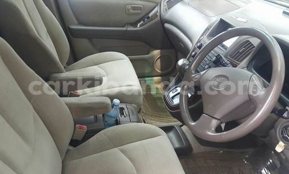 Gura Yakoze Toyota Harrier White Imodoka i Kampala mu Uganda Gura Yakoze Toyota Harrier White Imodoka i Kampala mu Uganda