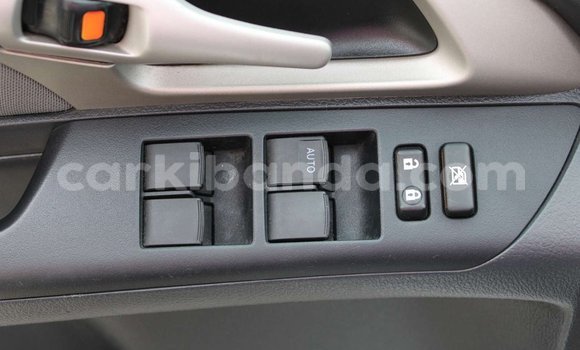 Gura Yakoze Toyota RAV4 White Imodoka i Kampala mu Uganda Gura Yakoze Toyota RAV4 White Imodoka i Kampala mu Uganda