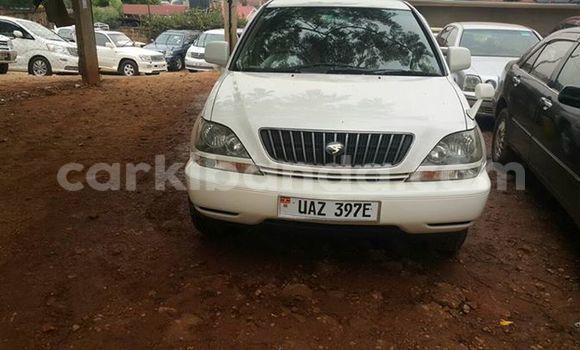 Gura Yakoze Toyota Harrier White Imodoka i Kampala mu Uganda Gura Yakoze Toyota Harrier White Imodoka i Kampala mu Uganda