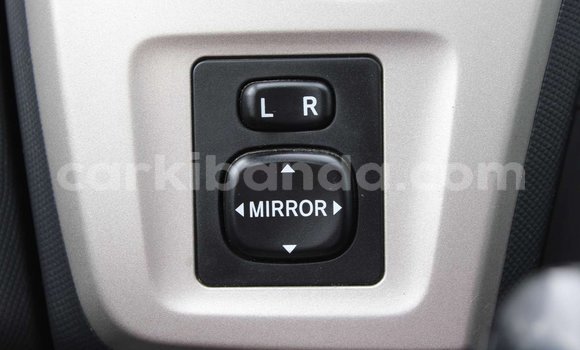 Gura Yakoze Toyota RAV4 White Imodoka i Kampala mu Uganda Gura Yakoze Toyota RAV4 White Imodoka i Kampala mu Uganda