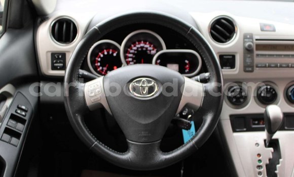 Gura Yakoze Toyota RAV4 White Imodoka i Kampala mu Uganda Gura Yakoze Toyota RAV4 White Imodoka i Kampala mu Uganda