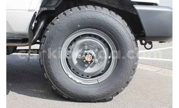 Buy Import Toyota Land Cruiser White Car in Import - Dubai in Uganda Buy Import Toyota Land Cruiser White Car in Import - Dubai in Uganda