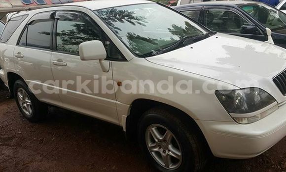Gura Yakoze Toyota Harrier White Imodoka i Kampala mu Uganda Gura Yakoze Toyota Harrier White Imodoka i Kampala mu Uganda