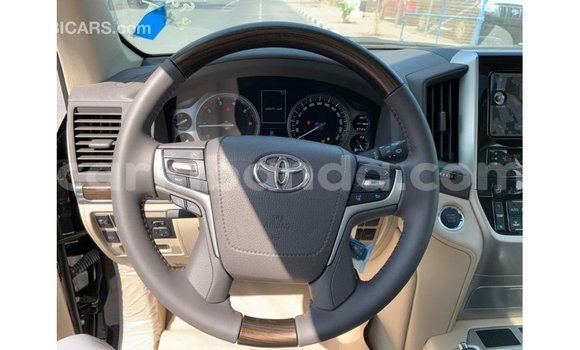 Gura Imported Toyota Land Cruiser Black Imodoka i Import - Dubai mu Uganda Gura Imported Toyota Land Cruiser Black Imodoka i Import - Dubai mu Uganda