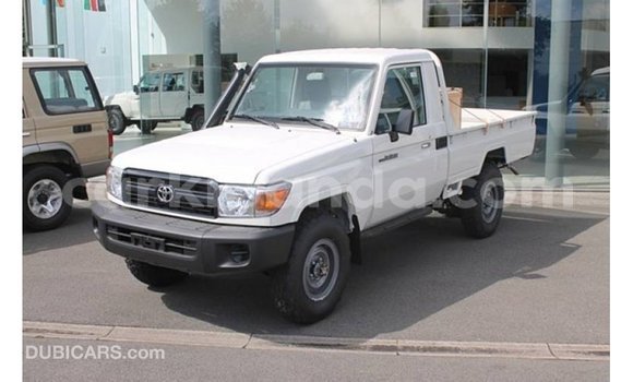 Acheter Import Voiture Toyota Land Cruiser Blanc à Import - Dubai, Ouganda Acheter Import Voiture Toyota Land Cruiser Blanc à Import - Dubai, Ouganda