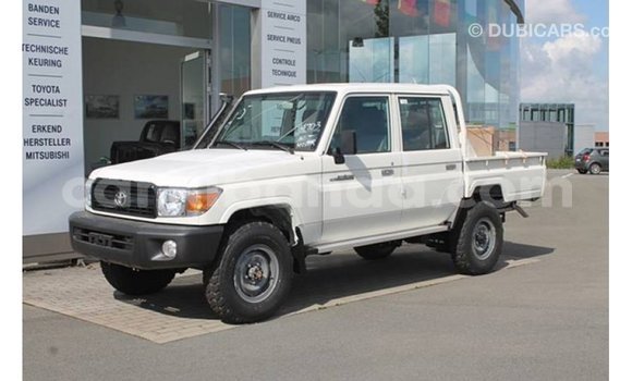 Acheter Import Voiture Toyota Land Cruiser Blanc à Import - Dubai, Ouganda Acheter Import Voiture Toyota Land Cruiser Blanc à Import - Dubai, Ouganda