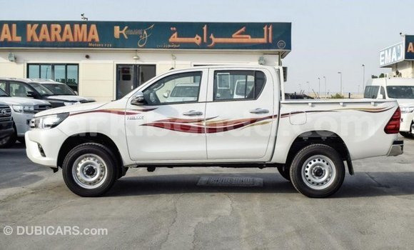 Acheter Import Voiture Toyota Hilux Blanc à Import - Dubai, Ouganda Acheter Import Voiture Toyota Hilux Blanc à Import - Dubai, Ouganda