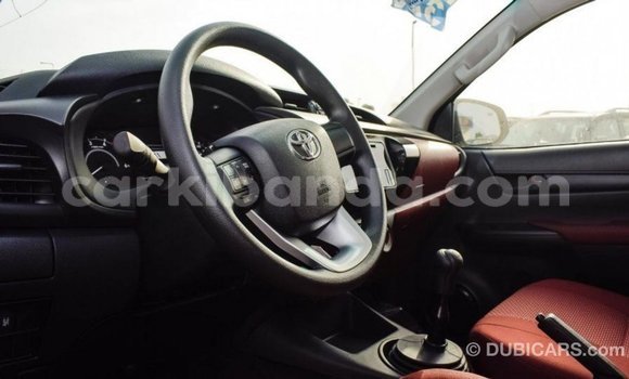 Acheter Import Voiture Toyota Hilux Blanc à Import - Dubai, Ouganda Acheter Import Voiture Toyota Hilux Blanc à Import - Dubai, Ouganda