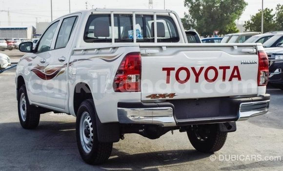 Acheter Import Voiture Toyota Hilux Blanc à Import - Dubai, Ouganda Acheter Import Voiture Toyota Hilux Blanc à Import - Dubai, Ouganda