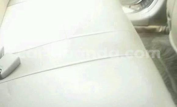 Gura Yakoze Toyota Premio Silver Imodoka i Kampala mu Uganda Gura Yakoze Toyota Premio Silver Imodoka i Kampala mu Uganda