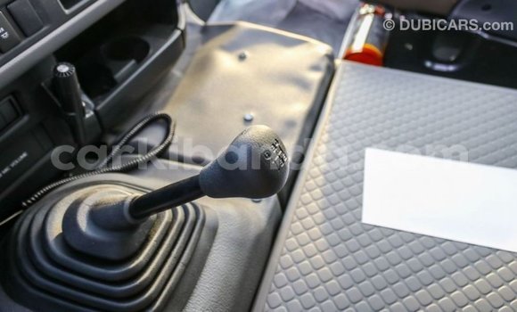 Acheter Import Voiture Toyota Coaster Blanc à Import - Dubai, Ouganda Acheter Import Voiture Toyota Coaster Blanc à Import - Dubai, Ouganda