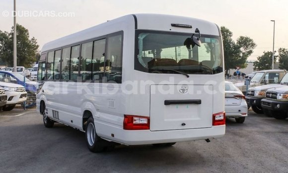 Acheter Import Voiture Toyota Coaster Blanc à Import - Dubai, Ouganda Acheter Import Voiture Toyota Coaster Blanc à Import - Dubai, Ouganda