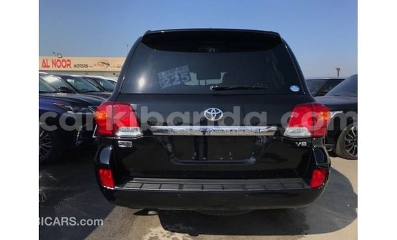 Gura Imported Toyota Land Cruiser Black Imodoka i Import - Dubai mu Uganda Gura Imported Toyota Land Cruiser Black Imodoka i Import - Dubai mu Uganda