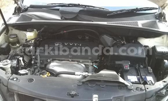 Acheter Occasion Voiture Toyota Harrier Blanc à Kampala, Ouganda Acheter Occasion Voiture Toyota Harrier Blanc à Kampala, Ouganda