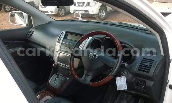 Acheter Occasion Voiture Toyota Harrier Blanc à Kampala, Ouganda Acheter Occasion Voiture Toyota Harrier Blanc à Kampala, Ouganda