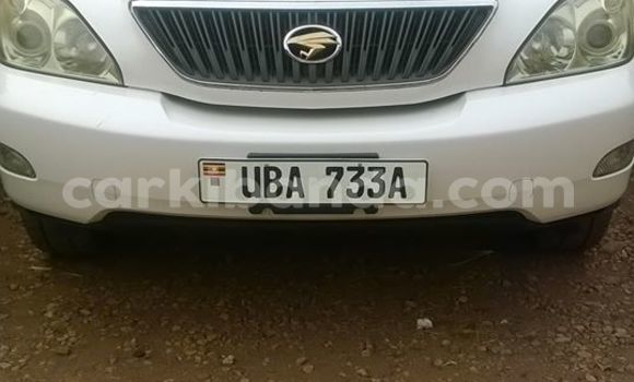 Acheter Occasion Voiture Toyota Harrier Blanc à Kampala, Ouganda Acheter Occasion Voiture Toyota Harrier Blanc à Kampala, Ouganda