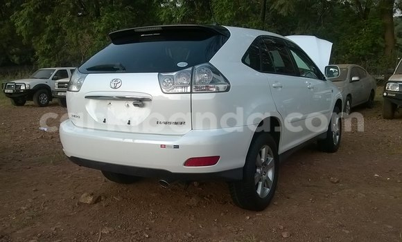 Acheter Occasion Voiture Toyota Harrier Blanc à Kampala, Ouganda Acheter Occasion Voiture Toyota Harrier Blanc à Kampala, Ouganda