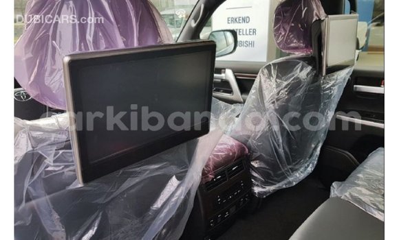 Acheter Import Voiture Toyota Land Cruiser Noir à Import - Dubai, Ouganda Acheter Import Voiture Toyota Land Cruiser Noir à Import - Dubai, Ouganda