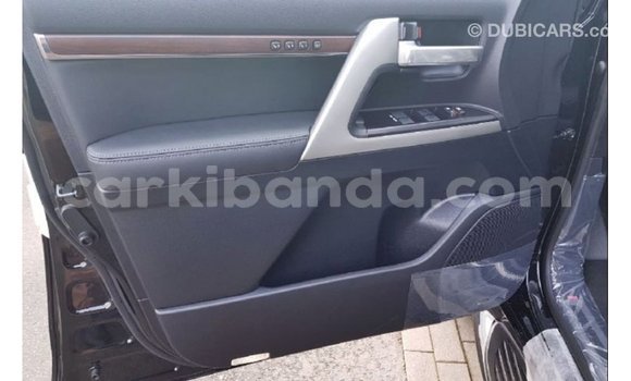 Acheter Import Voiture Toyota Land Cruiser Noir à Import - Dubai, Ouganda Acheter Import Voiture Toyota Land Cruiser Noir à Import - Dubai, Ouganda