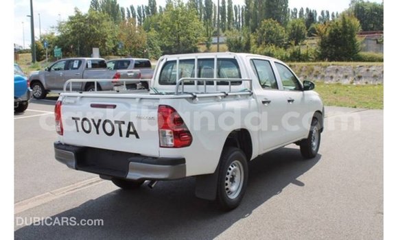 Gura Imported Toyota Hilux White Imodoka i Import - Dubai mu Uganda Gura Imported Toyota Hilux White Imodoka i Import - Dubai mu Uganda