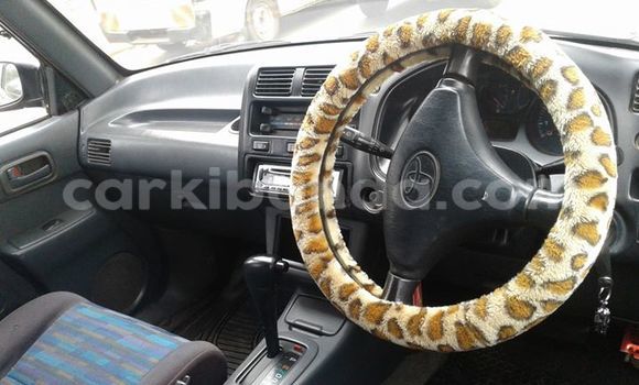 Gura Yakoze Toyota RAV4 Black Imodoka i Kampala mu Uganda Gura Yakoze Toyota RAV4 Black Imodoka i Kampala mu Uganda