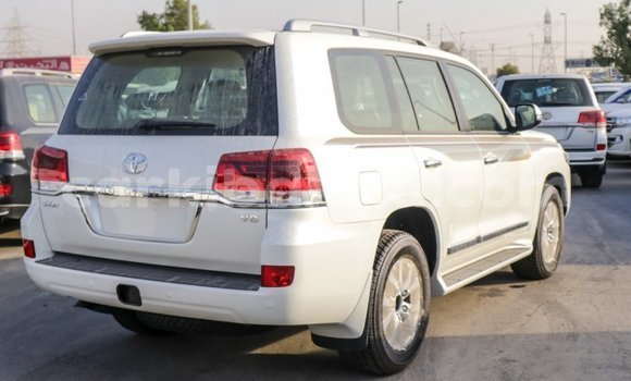 Buy Import Toyota Land Cruiser White Car in Import - Dubai in Uganda Buy Import Toyota Land Cruiser White Car in Import - Dubai in Uganda