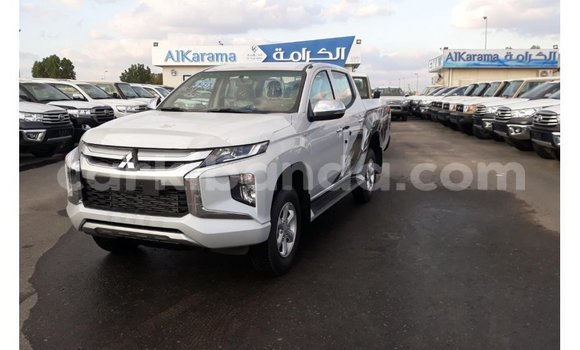 Acheter Import Voiture Mitsubishi L200 Blanc à Import - Dubai, Ouganda Acheter Import Voiture Mitsubishi L200 Blanc à Import - Dubai, Ouganda