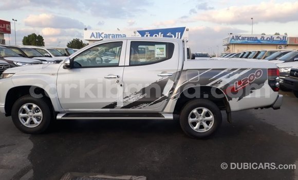 Acheter Import Voiture Mitsubishi L200 Blanc à Import - Dubai, Ouganda Acheter Import Voiture Mitsubishi L200 Blanc à Import - Dubai, Ouganda