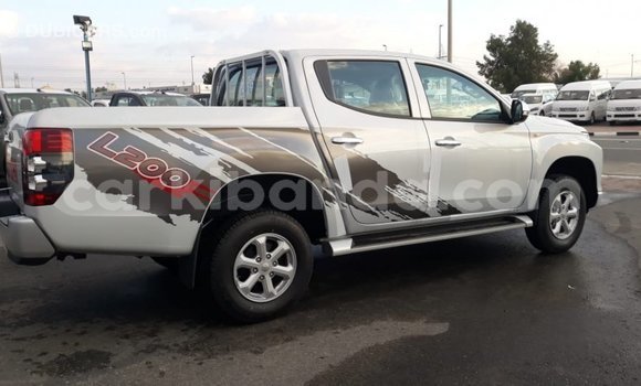 Acheter Import Voiture Mitsubishi L200 Blanc à Import - Dubai, Ouganda Acheter Import Voiture Mitsubishi L200 Blanc à Import - Dubai, Ouganda