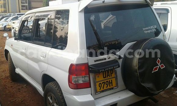 Gura Yakoze Mitsubishi Pajero White Imodoka i Kampala mu Uganda Gura Yakoze Mitsubishi Pajero White Imodoka i Kampala mu Uganda