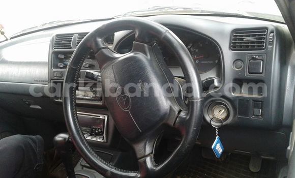 Gura Yakoze Toyota RAV4 White Imodoka i Kampala mu Uganda Gura Yakoze Toyota RAV4 White Imodoka i Kampala mu Uganda