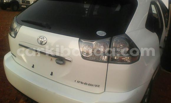 Gura Yakoze Toyota Harrier White Imodoka i Kampala mu Uganda Gura Yakoze Toyota Harrier White Imodoka i Kampala mu Uganda