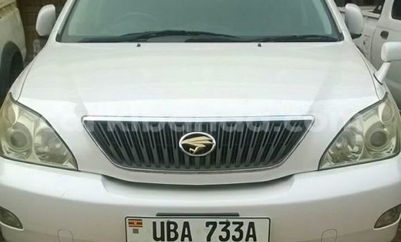 Gura Yakoze Toyota Harrier White Imodoka i Kampala mu Uganda Gura Yakoze Toyota Harrier White Imodoka i Kampala mu Uganda