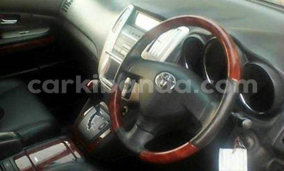Gura Yakoze Toyota Harrier White Imodoka i Kampala mu Uganda Gura Yakoze Toyota Harrier White Imodoka i Kampala mu Uganda