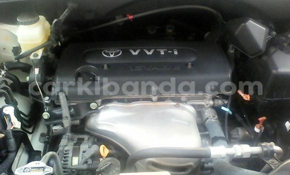 Gura Yakoze Toyota Harrier White Imodoka i Kampala mu Uganda Gura Yakoze Toyota Harrier White Imodoka i Kampala mu Uganda