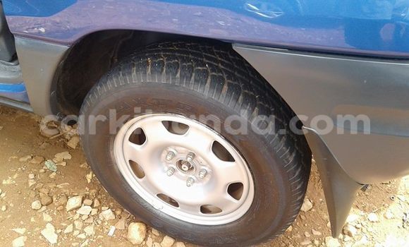 Gura Yakoze Toyota RAV4 Blue Imodoka i Kampala mu Uganda Gura Yakoze Toyota RAV4 Blue Imodoka i Kampala mu Uganda