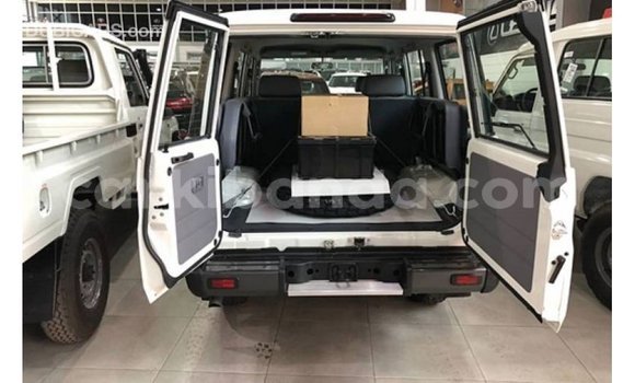 Gura Imported Toyota Land Cruiser White Imodoka i Import - Dubai mu Uganda Gura Imported Toyota Land Cruiser White Imodoka i Import - Dubai mu Uganda