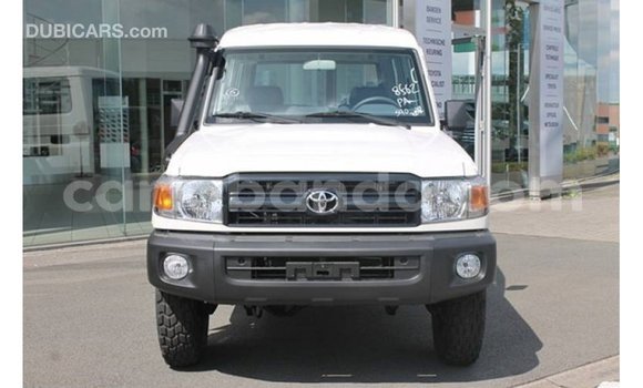 Acheter Import Voiture Toyota Land Cruiser Blanc à Import - Dubai, Ouganda Acheter Import Voiture Toyota Land Cruiser Blanc à Import - Dubai, Ouganda
