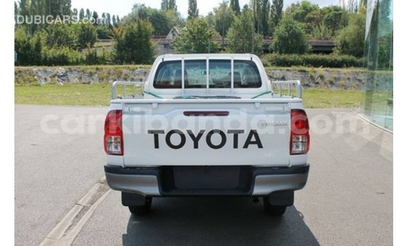 Gura Imported Toyota Hilux White Imodoka i Import - Dubai mu Uganda Gura Imported Toyota Hilux White Imodoka i Import - Dubai mu Uganda