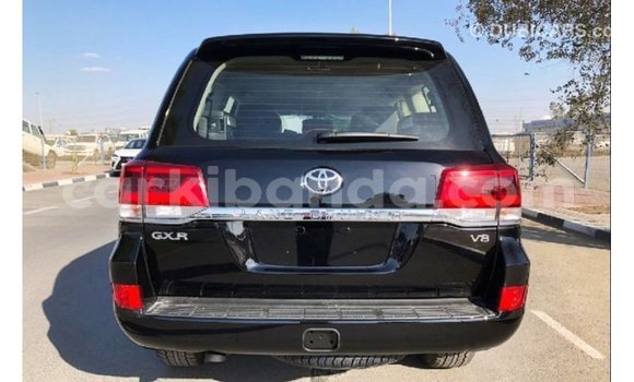 Acheter Import Voiture Toyota Land Cruiser Noir à Import - Dubai, Ouganda Acheter Import Voiture Toyota Land Cruiser Noir à Import - Dubai, Ouganda