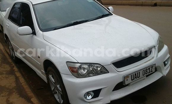 Gura Yakoze Toyota Altezza White Imodoka i Kampala mu Uganda Gura Yakoze Toyota Altezza White Imodoka i Kampala mu Uganda