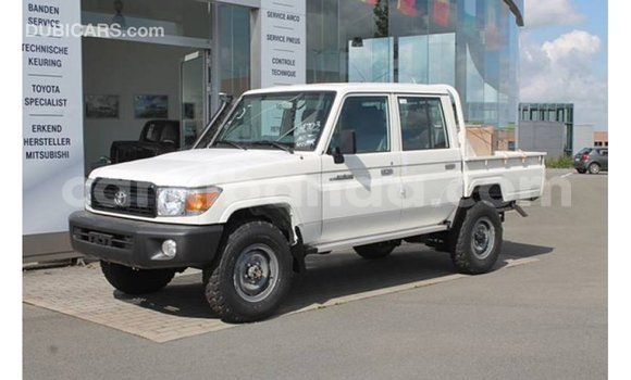 Gura Imported Toyota Land Cruiser White Imodoka i Import - Dubai mu Uganda Gura Imported Toyota Land Cruiser White Imodoka i Import - Dubai mu Uganda