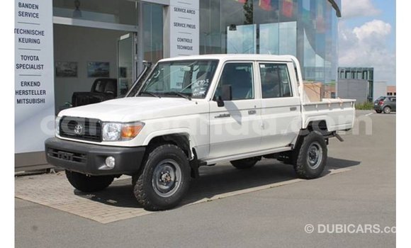 Gura Imported Toyota Land Cruiser White Imodoka i Import - Dubai mu Uganda Gura Imported Toyota Land Cruiser White Imodoka i Import - Dubai mu Uganda