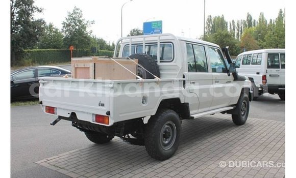 Gura Imported Toyota Land Cruiser White Imodoka i Import - Dubai mu Uganda Gura Imported Toyota Land Cruiser White Imodoka i Import - Dubai mu Uganda