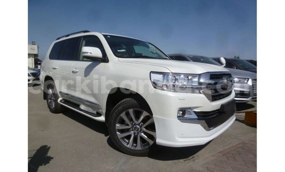 Acheter Import Voiture Toyota Land Cruiser Blanc à Import - Dubai, Ouganda Acheter Import Voiture Toyota Land Cruiser Blanc à Import - Dubai, Ouganda